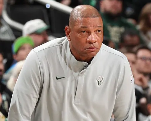 开云-里弗斯：伤病、字母哥的交易传言是雄鹿本赛季失败的原因