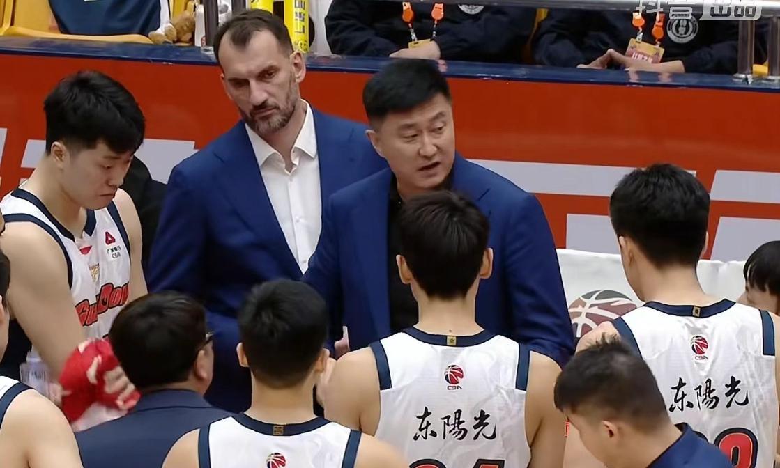 开云电竞官网-广东男篮86-99不敌山东，内线被打爆，一人表现优秀三大将不合格
